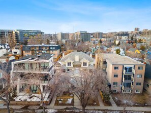 Exterior - *Bow River Views* Spacious Downtown House with Stunning Bow River Views (Calgary)