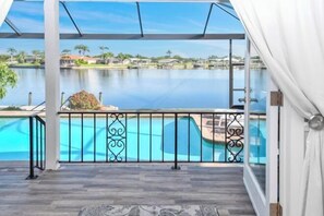 Room - Amazing - 4 Bed Billiard Table luxury canal pool (Cape Coral)