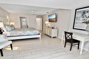 Room - Amazing - 4 Bed Billiard Table luxury canal pool (Cape Coral)