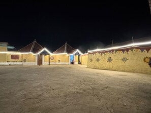 المنشأة من الخارج