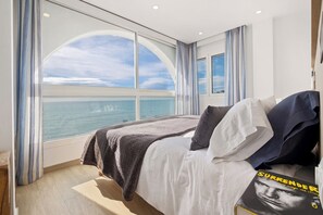 Iron/ironing board, WiFi, bed sheets, wheelchair access