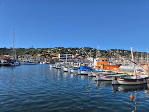 Marina - Sea view, A/C, all on foot, heart of the village (ST MANDRIER SUR MER)