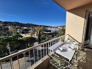Outdoor dining - Sea view, A/C, all on foot, heart of the village (ST MANDRIER SUR MER)