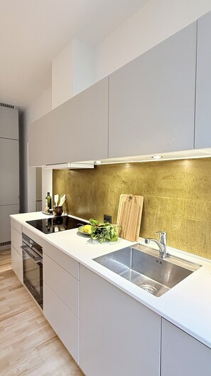 Fridge, oven, stovetop, dishwasher - City Apartment in Copenhagen with 3 bedrooms sleeps 4 (Copenhagen)