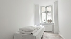3 bedrooms, iron/ironing board, travel cot, free WiFi - City Apartment in Copenhagen with 3 bedrooms sleeps 4 (Copenhagen)