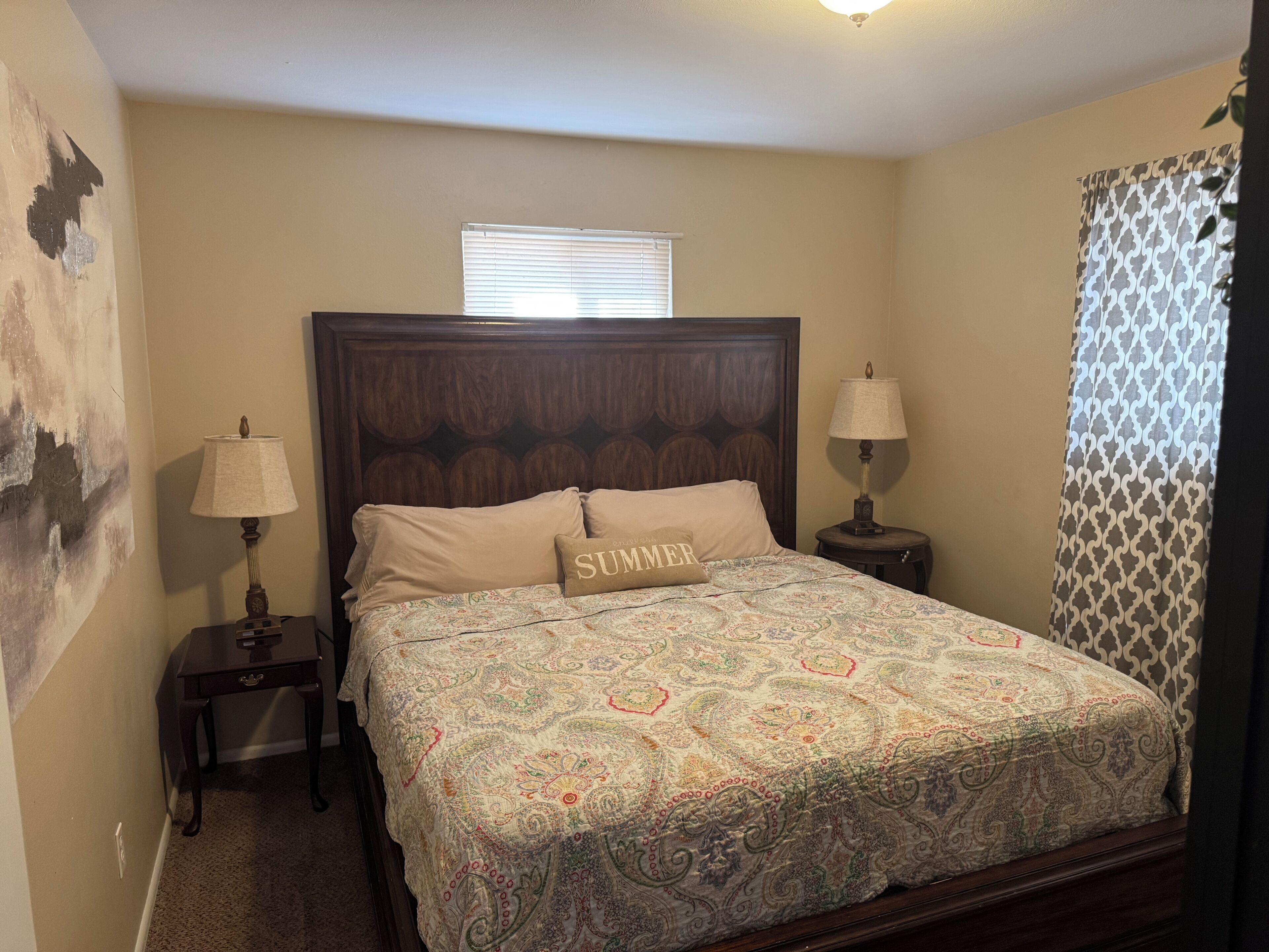 2 bedrooms, desk, WiFi (free), bed sheets