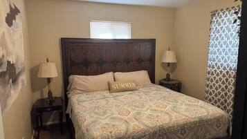 2 bedrooms, desk, WiFi (free), bed sheets