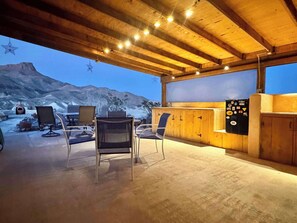Outdoor dining - Palo Santo: Lajitas' Premier Luxury Rental (Lajitas)