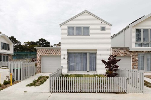 Dora Modern Retreat Walkable to Town