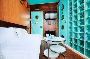 Internet, bed sheets - Paris Marais Tiny Boat MERRIB (Paris)
