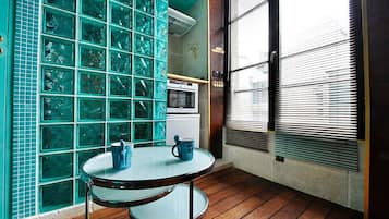 Fridge, microwave, coffee/tea maker, toaster