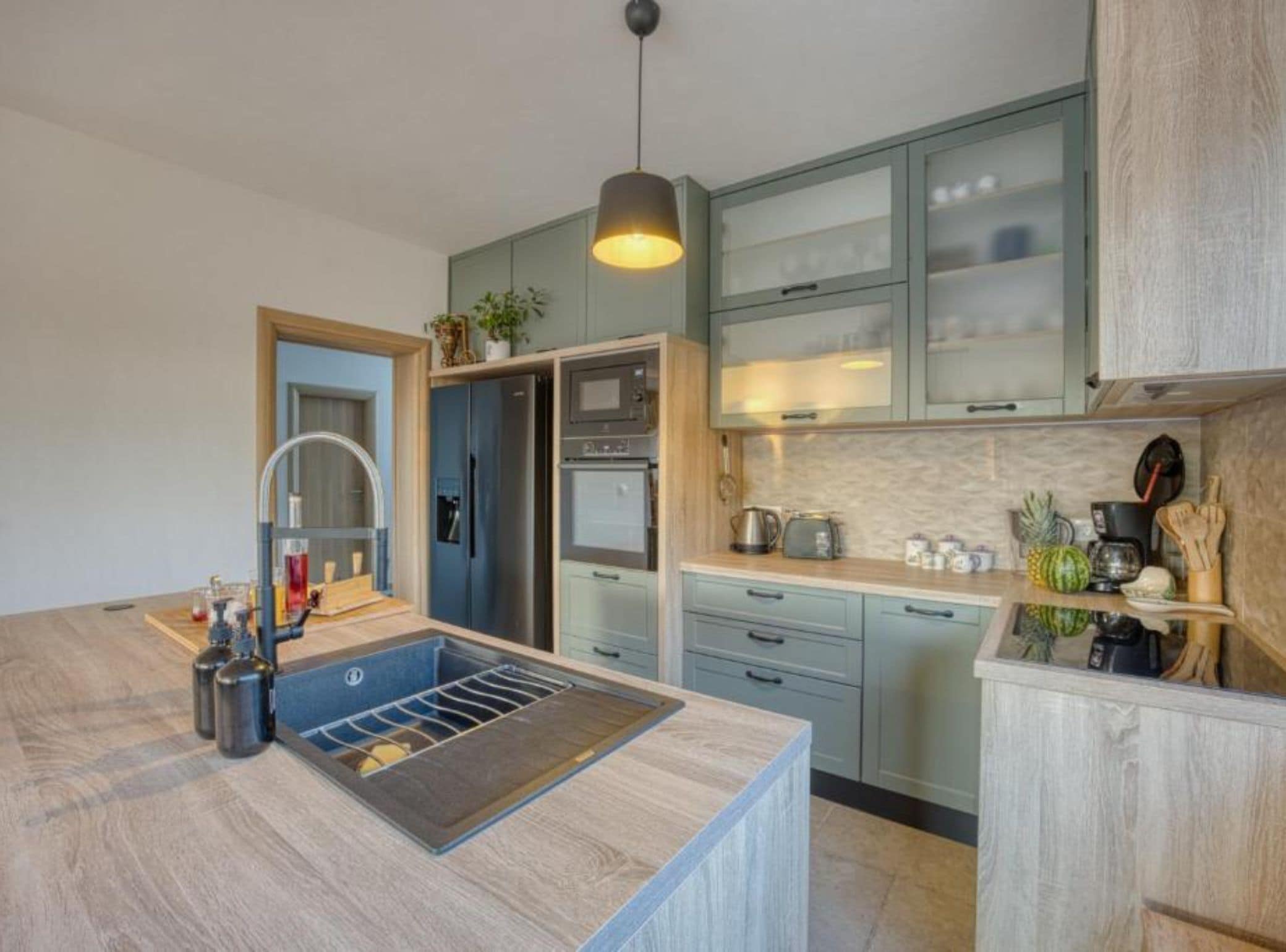 Vila (Villa Serenity with Pool) | Dapur pribadi | Lemari es