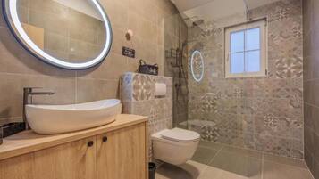 Villa (Villa Serenity with Pool) | Bathroom | Shower, towels