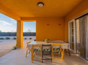 Villa (Villa Serenity with Pool) | Terrace/patio