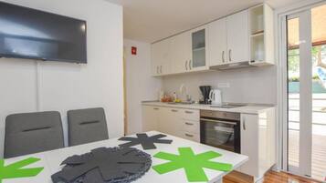 House (Camping Mobile Homes Bella Vita) | Private kitchen | Fridge