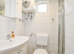 Casa (Camping Mobile Homes Bella Vita) | Banheiro | Chuveiro, toalhas de banho