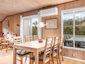 Dining - "Pavo" - 200m from the sea by Interhome (Bjert)