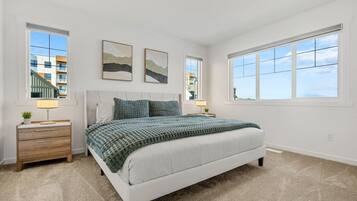 Työpöytä, silitysrauta/-lauta, vauvan matkasänky, ilmainen Wi-Fi