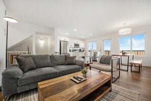 Interior - Luxury Family Retreat w/ Games, King Bed & Garage (Edmonton)