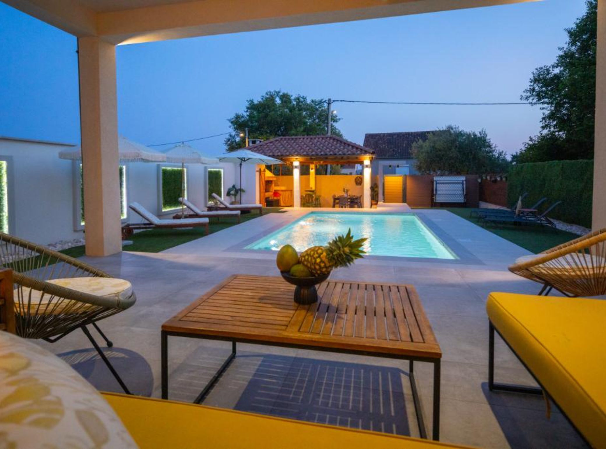 حمام سباحة خارجي