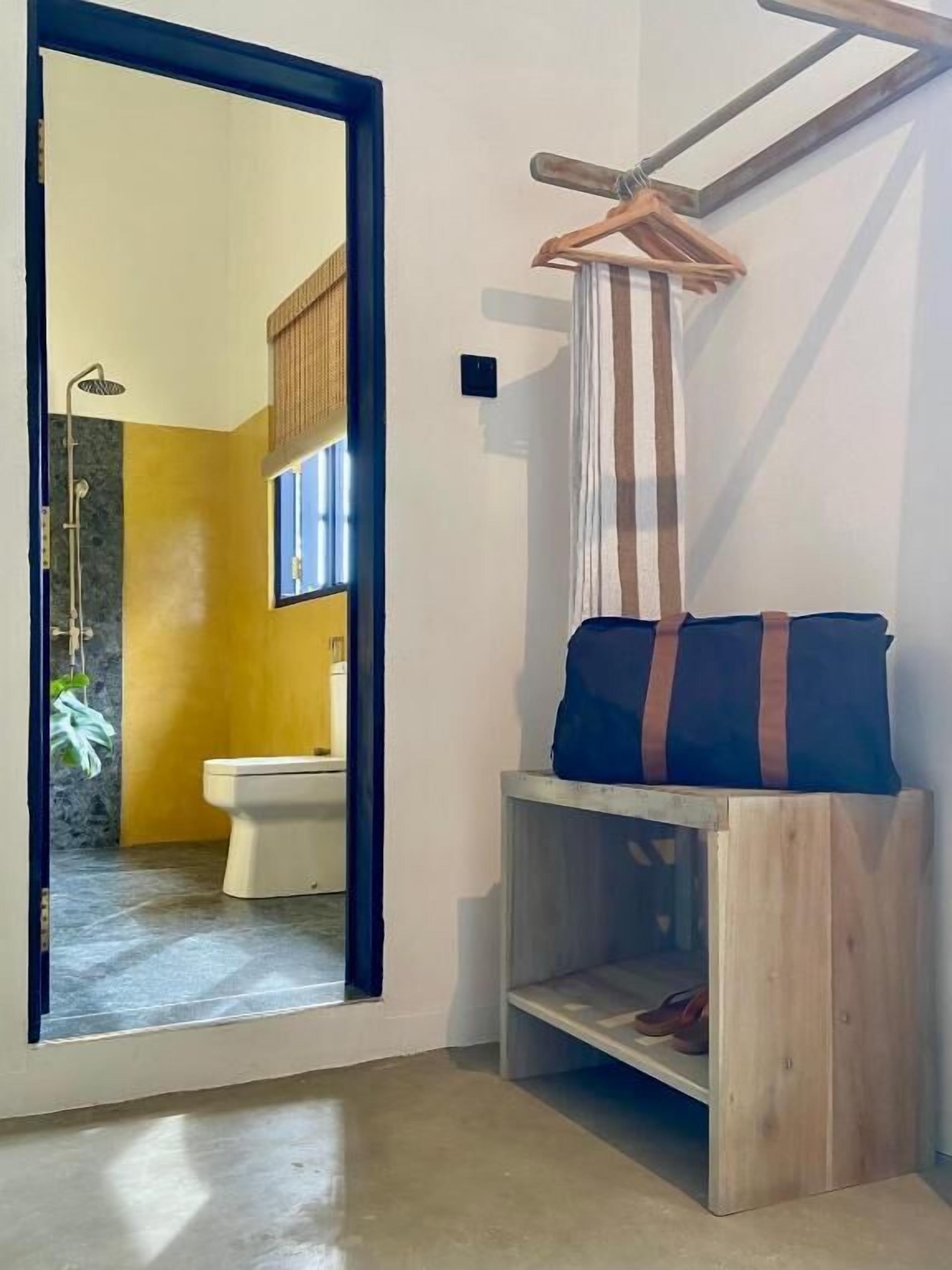 Rainfall showerhead, hair dryer, bidet, towels