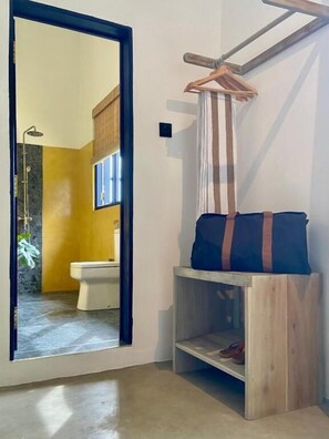 مناشف، صابون، شامبو، ورق حمّام