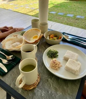 تناول الطعام بالخارج