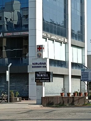 واجهة المنشأة