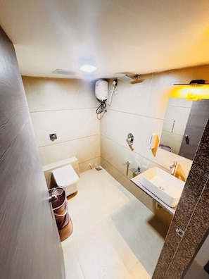 Deluxe Room | Bathroom - Hotel Bluzill (Vadodara)