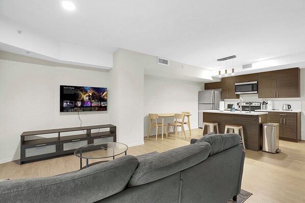 A modern apartment with a living room, dining area, and kitchen. - Downtown Cleveland 2 BR 2Bath Rooftop Walking Distance To Stadium, East 4th Str. (Cleveland)