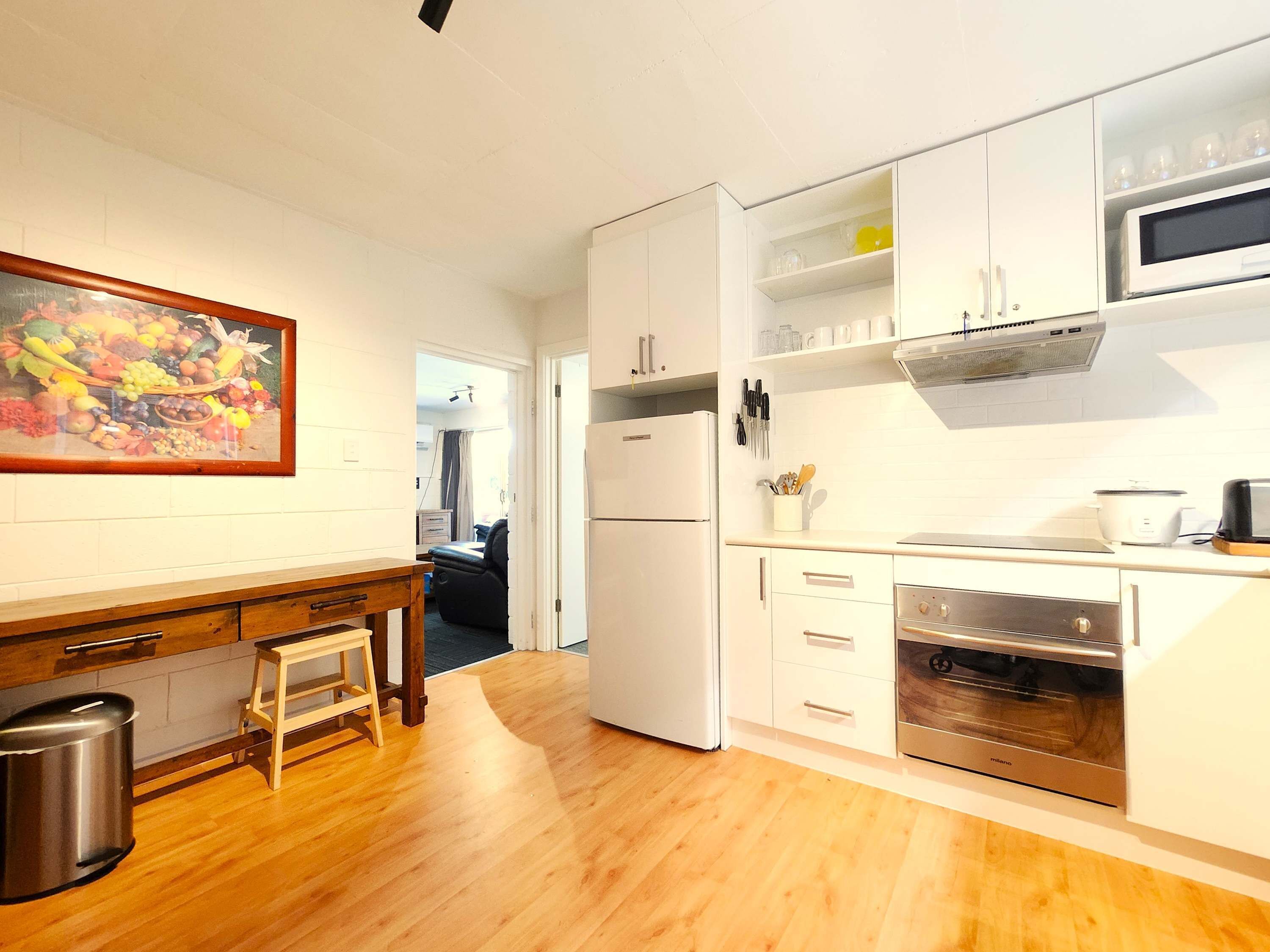 冰箱、微波炉、烤箱、炉灶