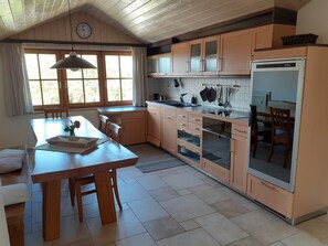 Kühlschrank, Ofen, Herdplatte, Geschirrspüler