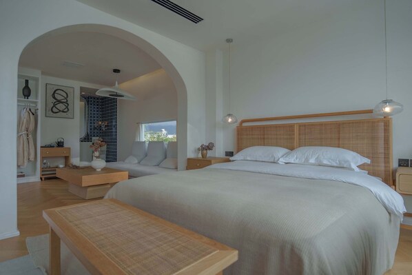 Quarto casal panorâmico, vista para o mar | Área de estar