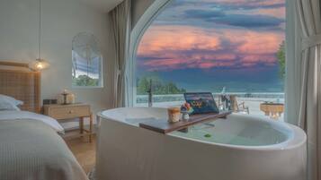 Panoramic Double Room, Sea View | Deep-soaking bathtub