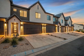 Exterior - Skyline 1686, Hot Tub, Garage Game Room, Wii, Community Amenities (Washington)