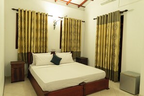 ستائر تعتيم ومكواة/لوح كي وواي فاي مجانًا