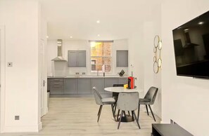 Living area - Flat 2 Beauchamp Place (London)