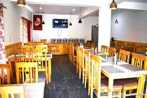 Dining - The Snowpeak Hunder (Hunder)