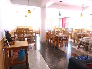 Dining - The Snowpeak Hunder (Hunder)