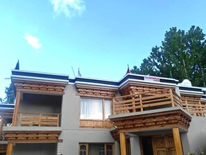 المنشأة من الخارج