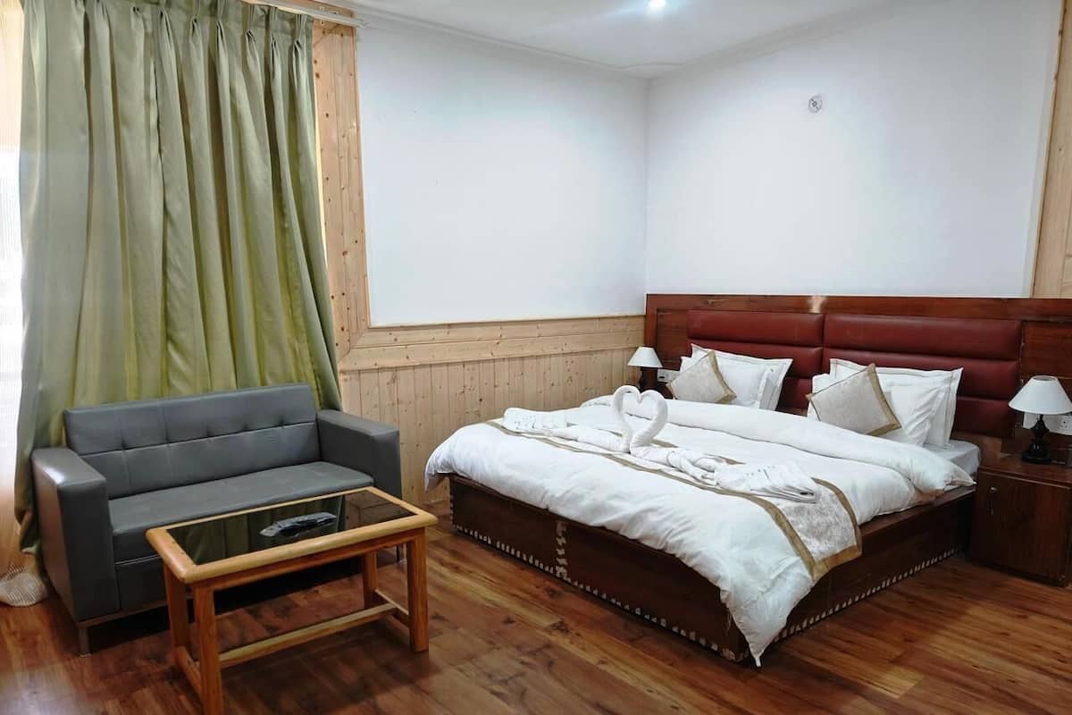Standard Double Room | Free WiFi