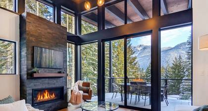 Ski In & Out 'The Mountainside House' w/ Hot Tub!