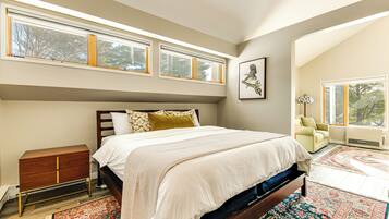 Desk, iron/ironing board, internet, bed sheets