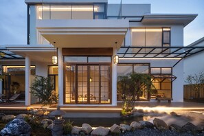 Interior detail - Qingmo Hidden Mid-Mountain Hotel (Jingdezhen)