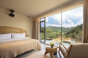 家庭三人房, 庭院景观 | 免费 WiFi