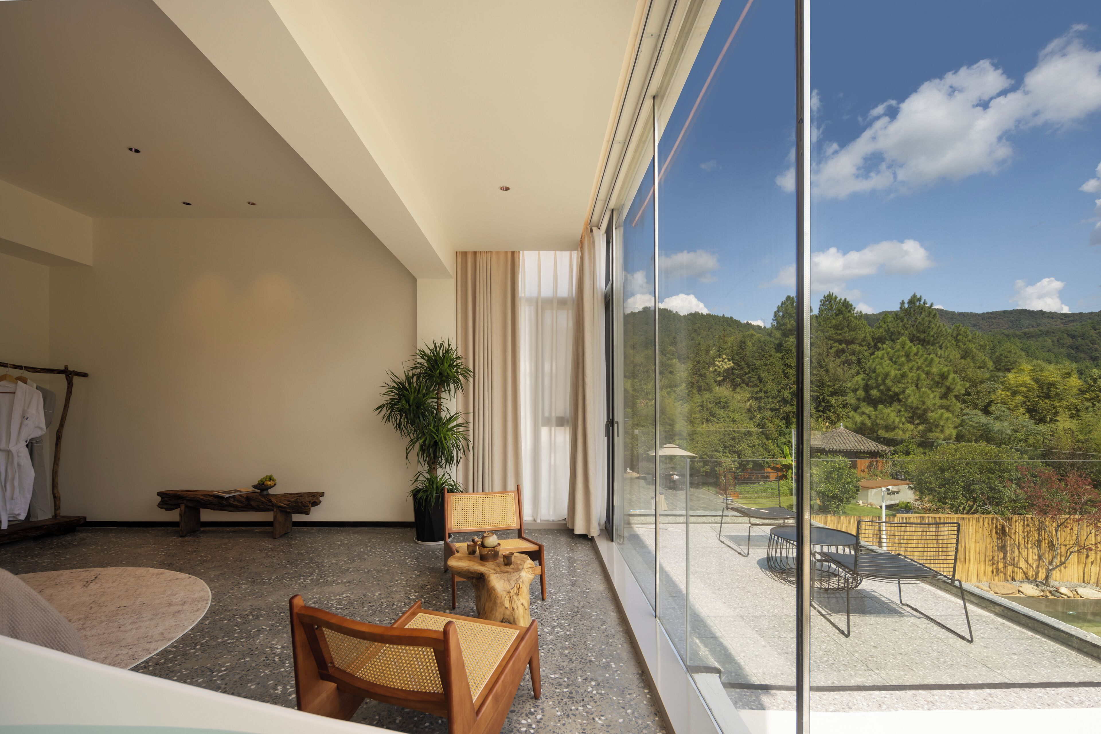 Luxury-Doppelzimmer, Blick auf den Innenhof | Kostenloses WLAN