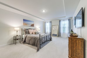 3 bedrooms, desk, iron/ironing board, Internet - Private Patio! Sleek & Stylish Smithfield Townhome (Smithfield)