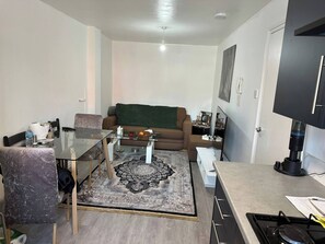 Living room - Room-room for Rent Prime Location (Manchester)