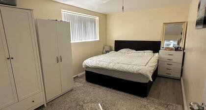 Room-room for Rent Prime Location