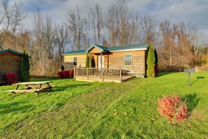 Exterior - Lakefront Cabin Living w/ Dock Access on Sodus Bay (North Rose)